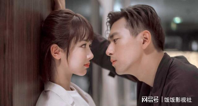 马伊琍林青霞二十四年后首同框，两个人都为了婚姻舍弃了自我！